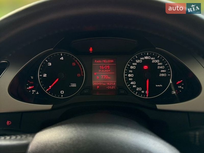Седан Audi A4 2010 в Львове