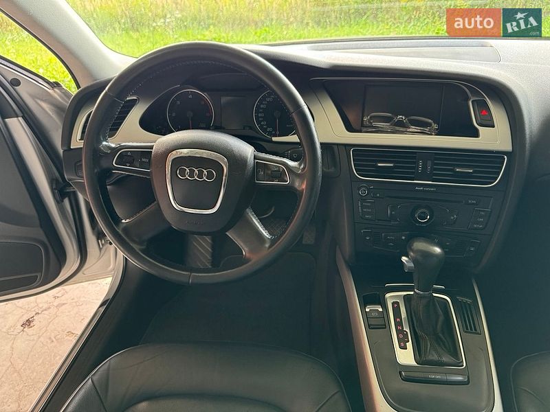 Седан Audi A4 2010 в Львове