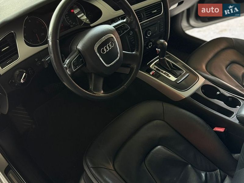 Седан Audi A4 2010 в Львове