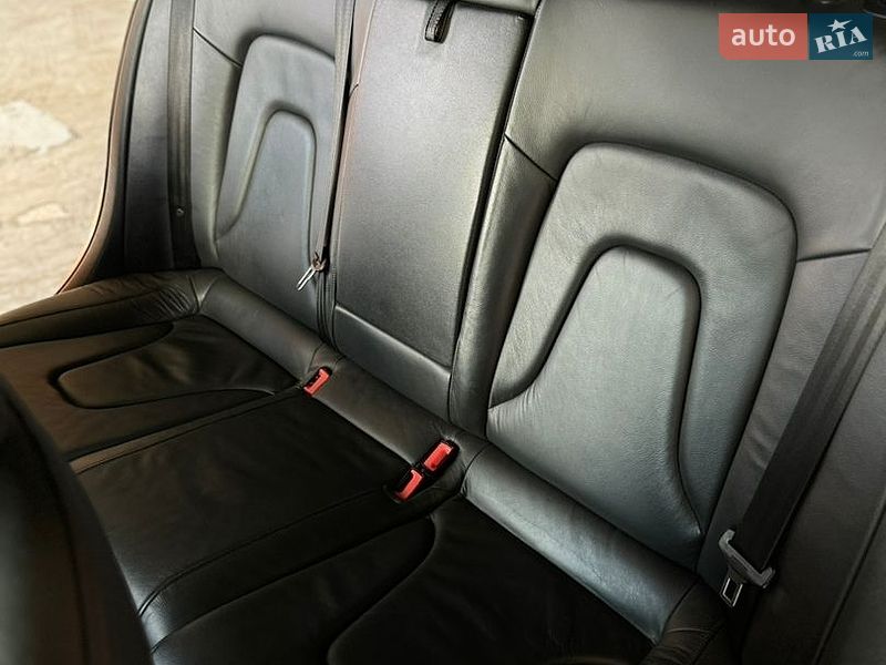 Седан Audi A4 2010 в Львове