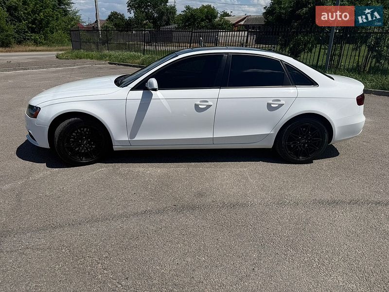 Седан Audi A4 2013 в Дніпрі