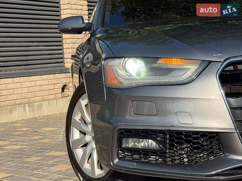 Седан Audi A4 2014 в Львові