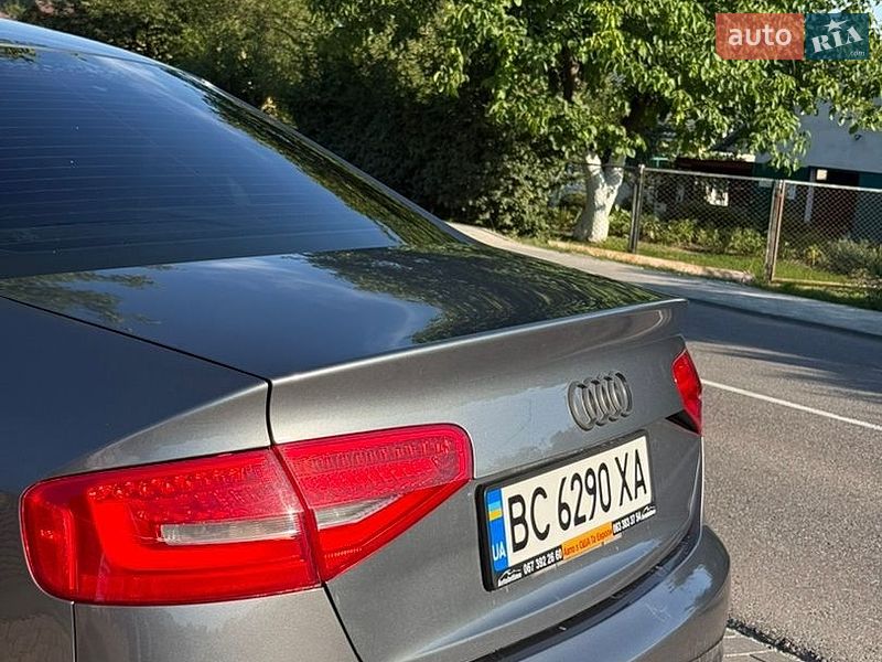 Седан Audi A4 2014 в Львові