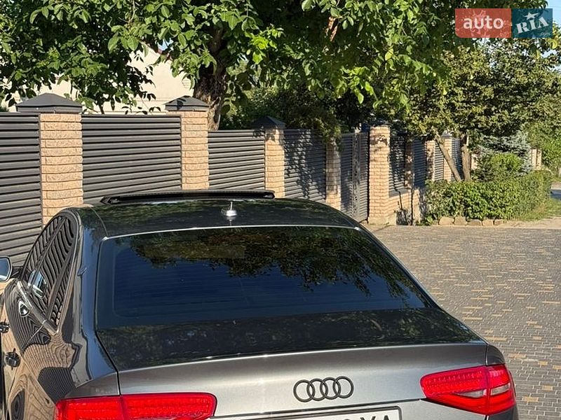 Седан Audi A4 2014 в Львові