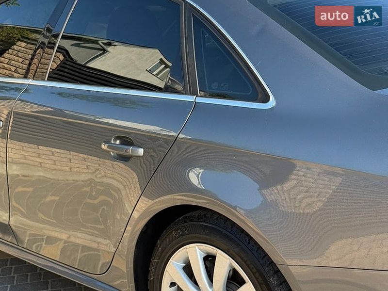 Седан Audi A4 2014 в Львові
