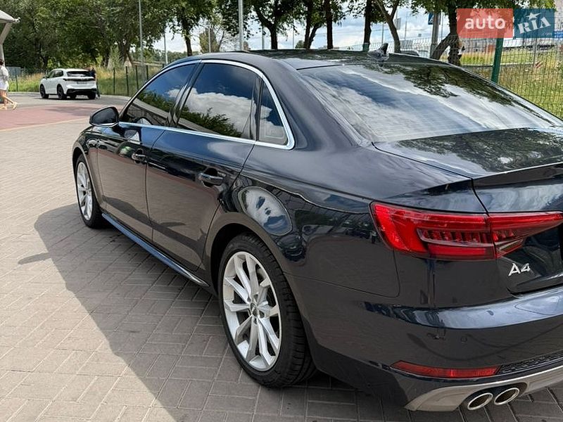 Седан Audi A4 2017 в Києві