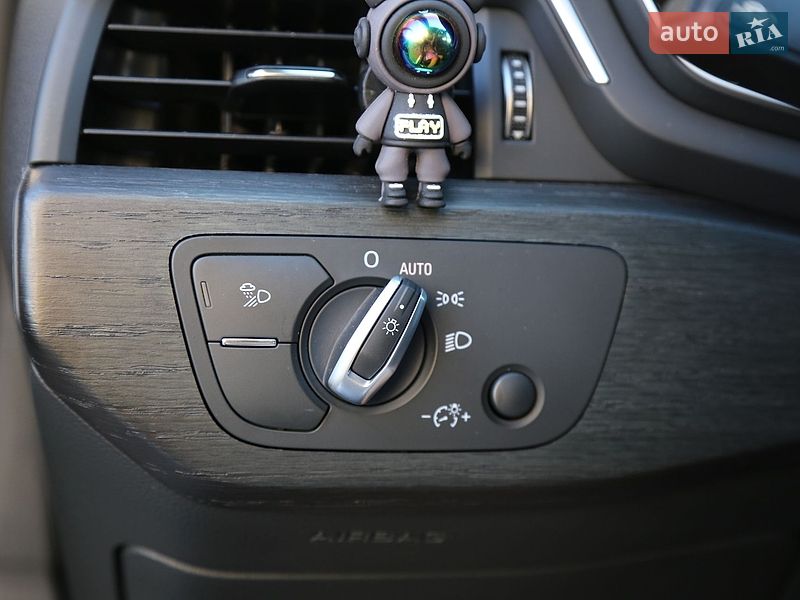 Седан Audi A4 2021 в Киеве