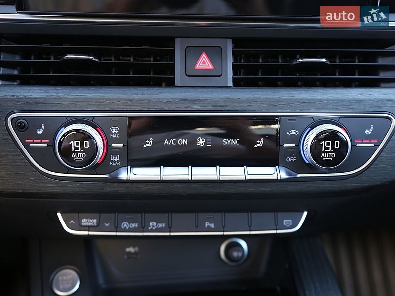 Седан Audi A4 2021 в Киеве