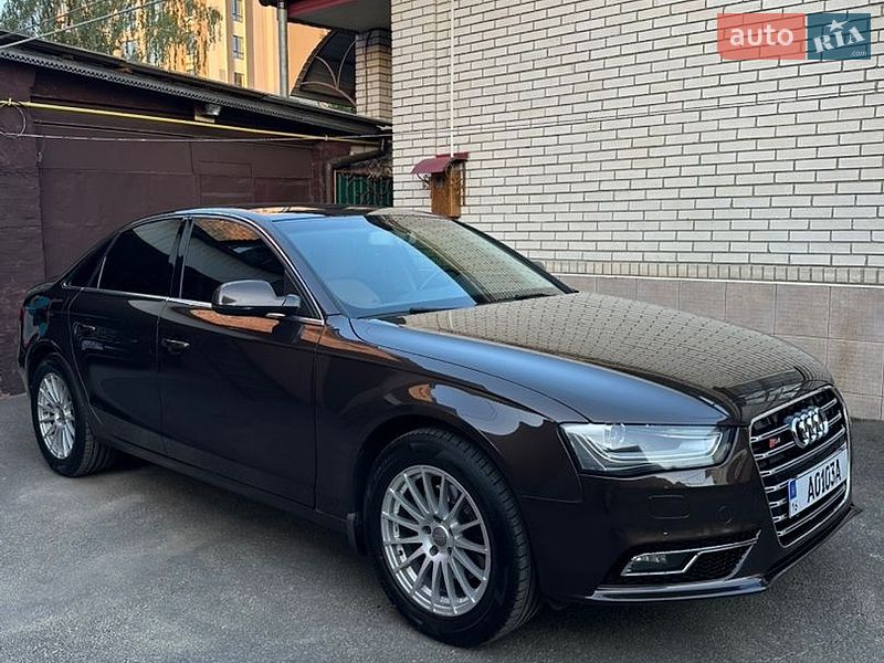 Седан Audi A4 2013 в Києві