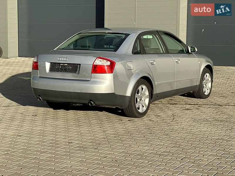 Седан Audi A4 2002 в Сарнах