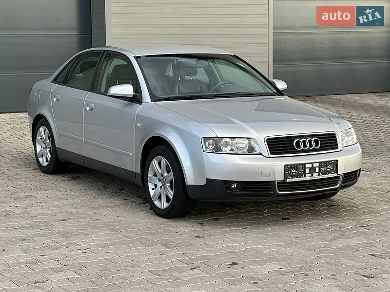 Седан Audi A4 2002 в Сарнах