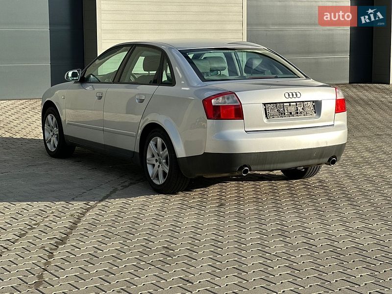 Седан Audi A4 2002 в Сарнах