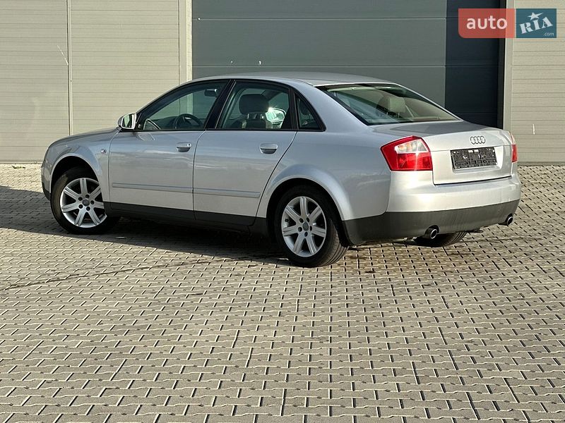 Седан Audi A4 2002 в Сарнах