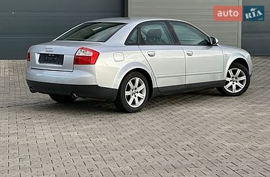 Седан Audi A4 2002 в Сарнах