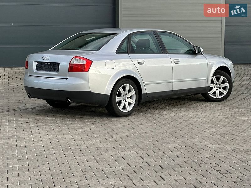 Седан Audi A4 2002 в Сарнах
