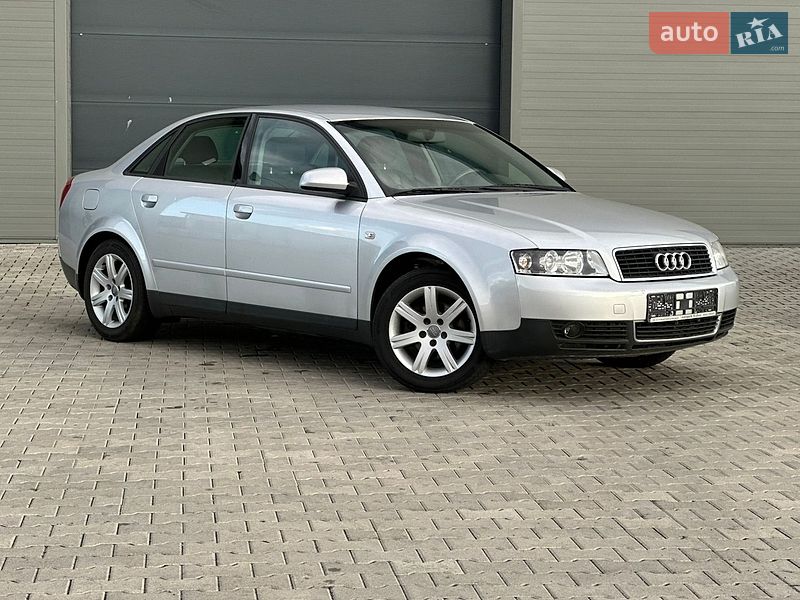 Седан Audi A4 2002 в Сарнах