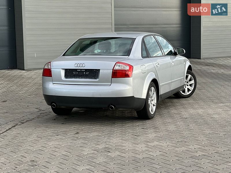 Седан Audi A4 2002 в Сарнах