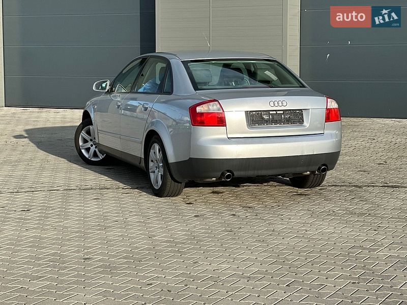 Седан Audi A4 2002 в Сарнах