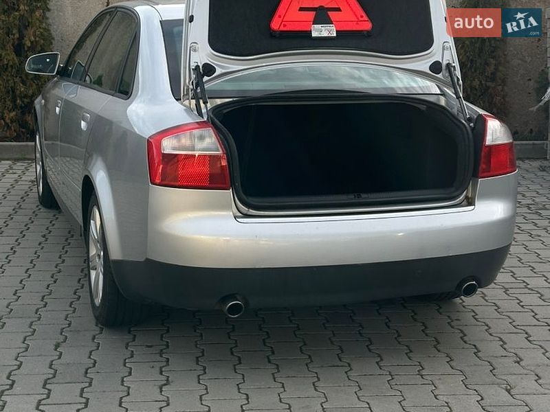 Седан Audi A4 2002 в Сарнах