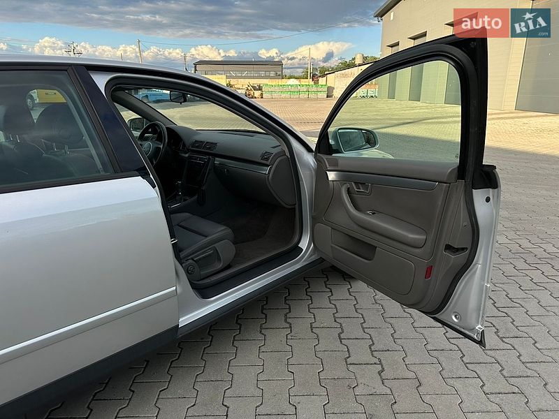 Седан Audi A4 2002 в Сарнах