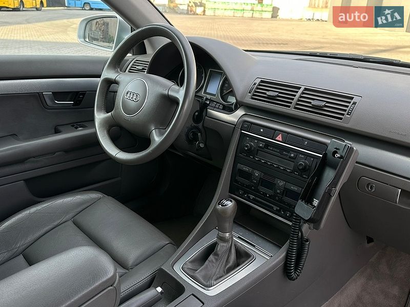 Седан Audi A4 2002 в Сарнах