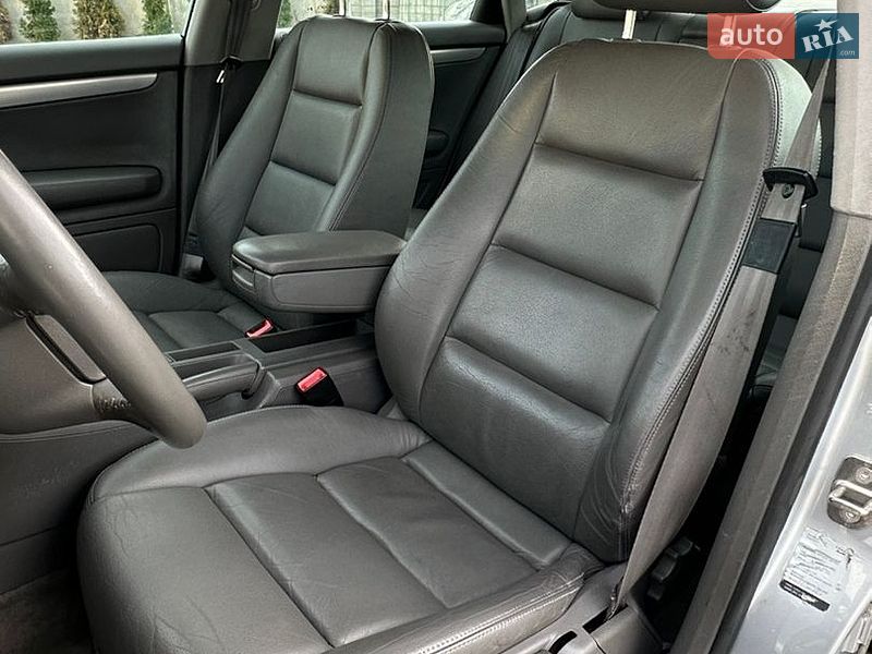 Седан Audi A4 2002 в Сарнах