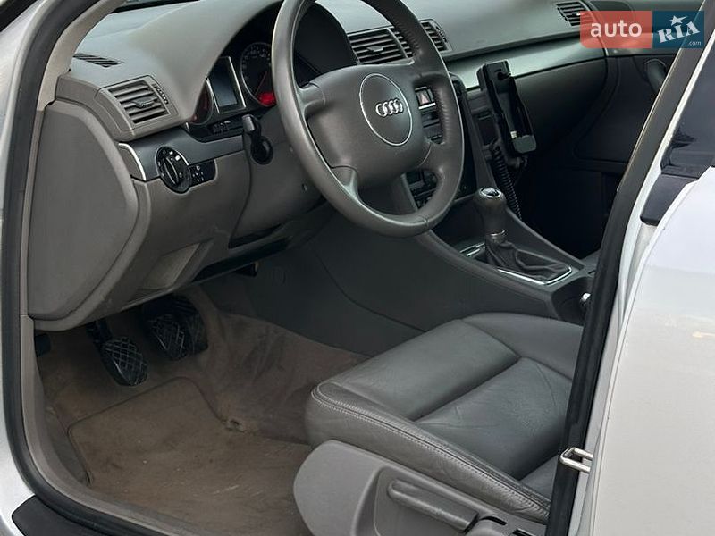 Седан Audi A4 2002 в Сарнах