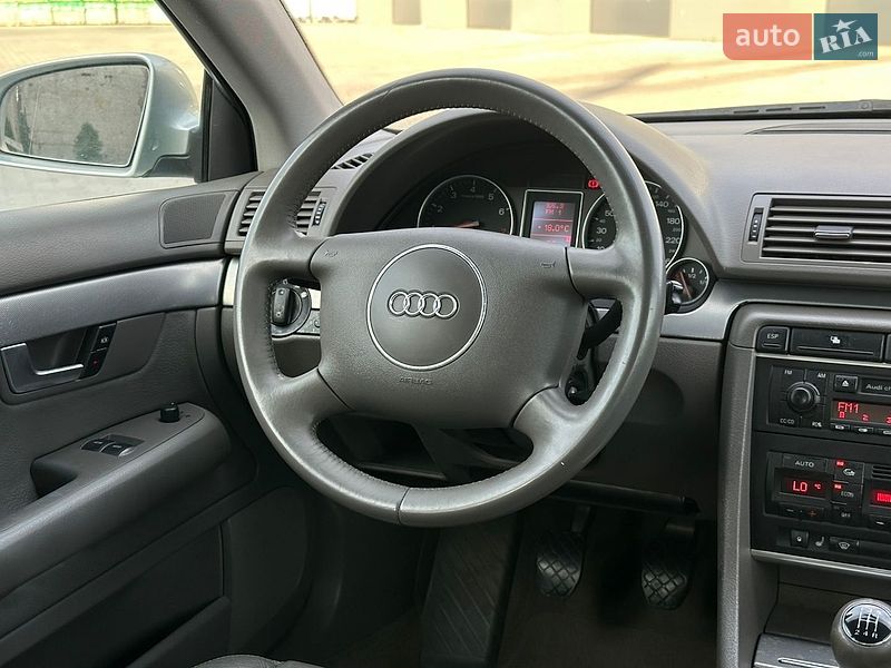 Седан Audi A4 2002 в Сарнах
