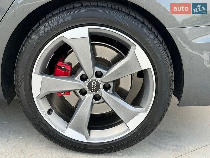 Седан Audi A4 2023 в Києві