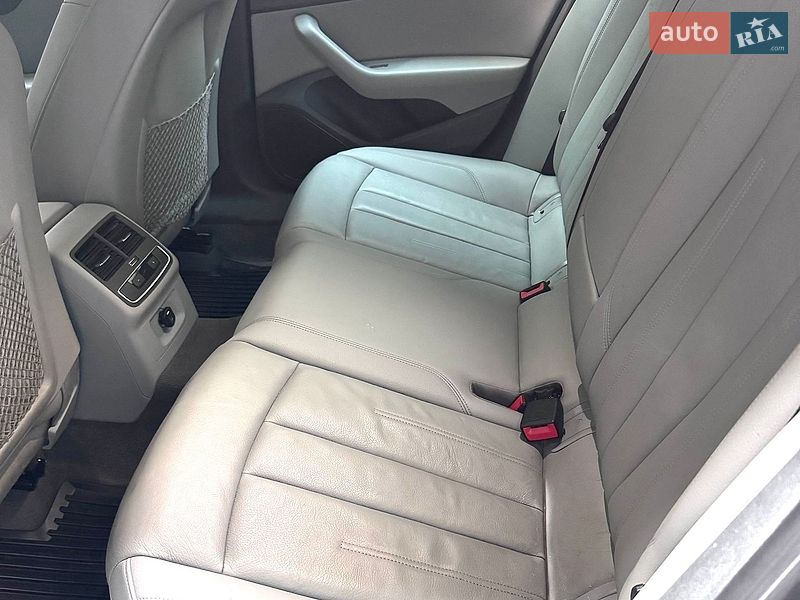 Седан Audi A4 2018 в Дніпрі