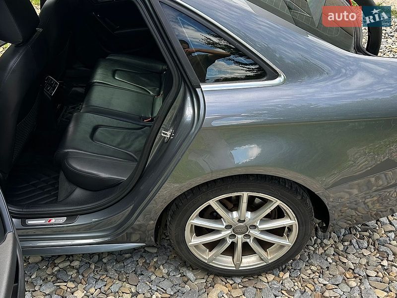 Седан Audi A4 2015 в Чернівцях