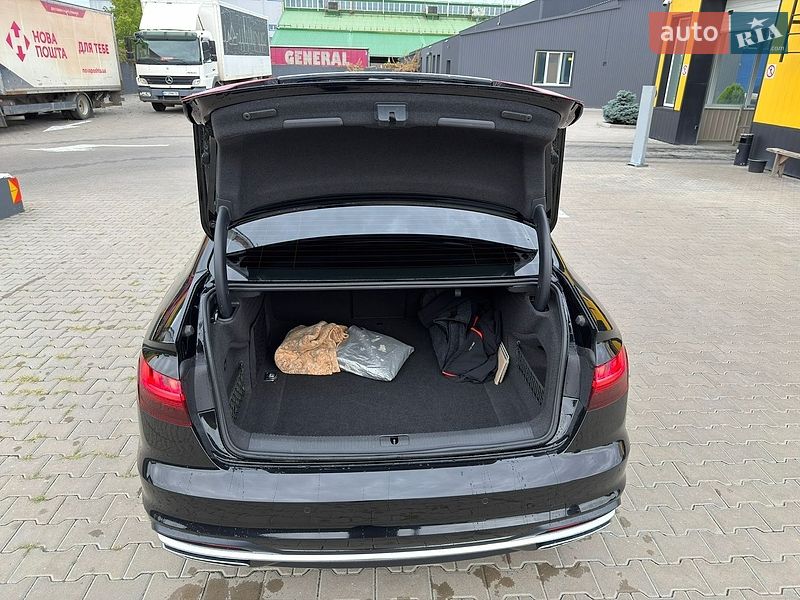 Седан Audi A4 2022 в Києві