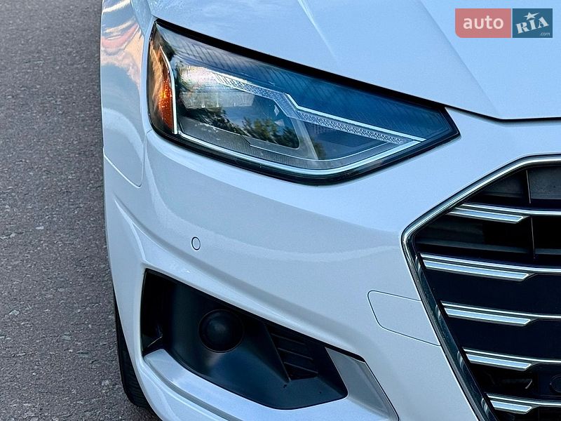 Седан Audi A4 2021 в Рівному