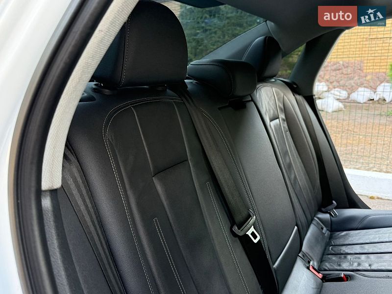 Седан Audi A4 2021 в Рівному