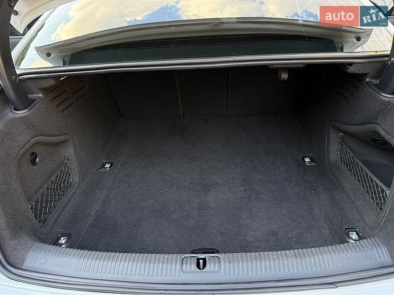 Седан Audi A4 2021 в Рівному