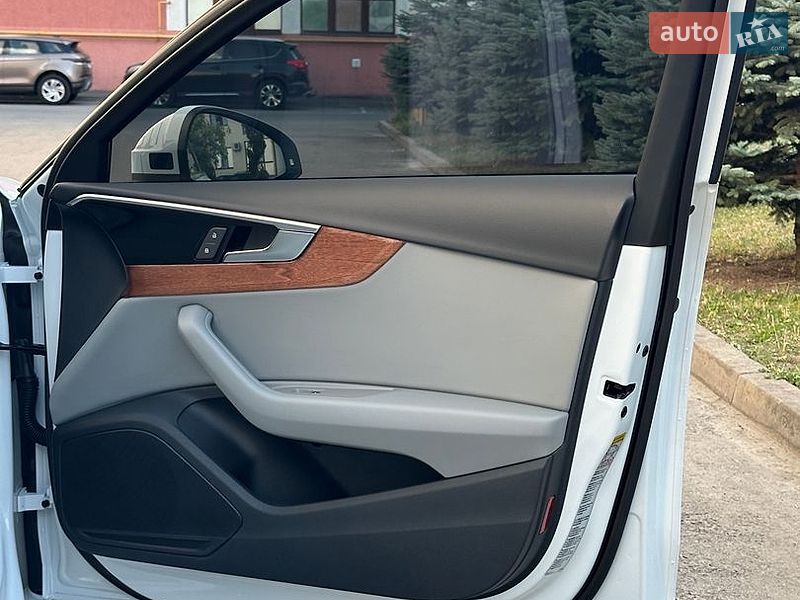 Седан Audi A4 2023 в Рівному