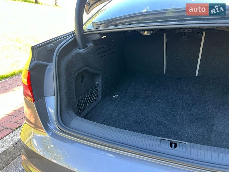 Седан Audi A4 2020 в Києві
