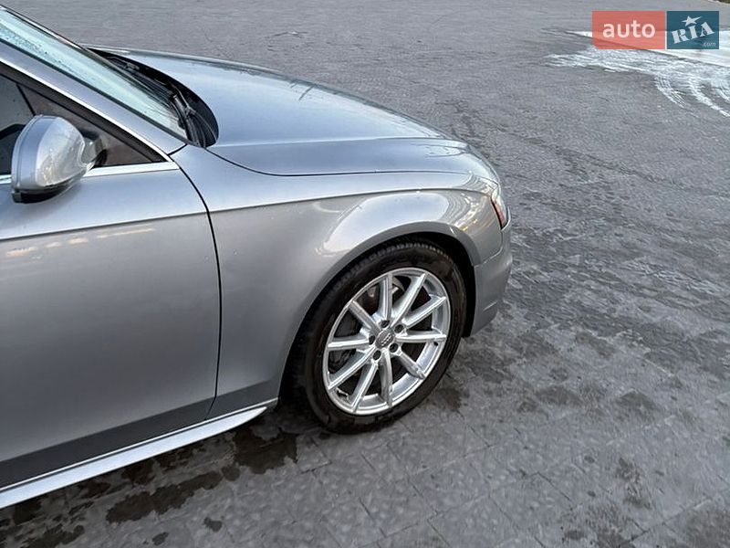Седан Audi A4 2014 в Львове
