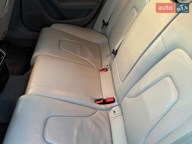Седан Audi A4 2014 в Львове