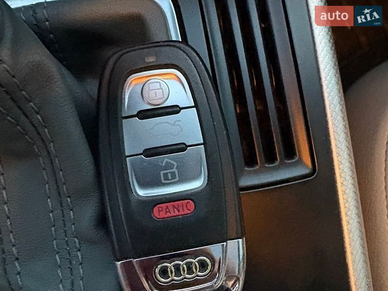 Седан Audi A4 2014 в Львове