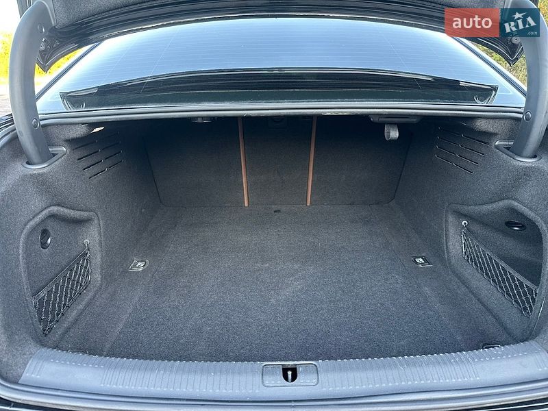 Седан Audi A4 2020 в Новояворівську