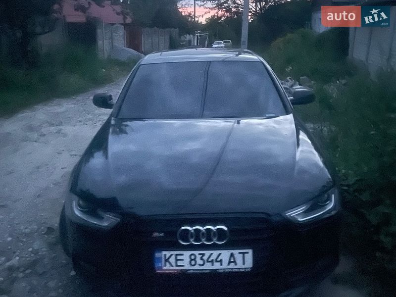 Седан Audi A4 2013 в Дніпрі