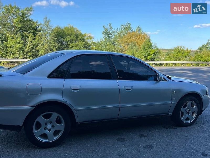 Седан Audi A4 1998 в Заліщиках