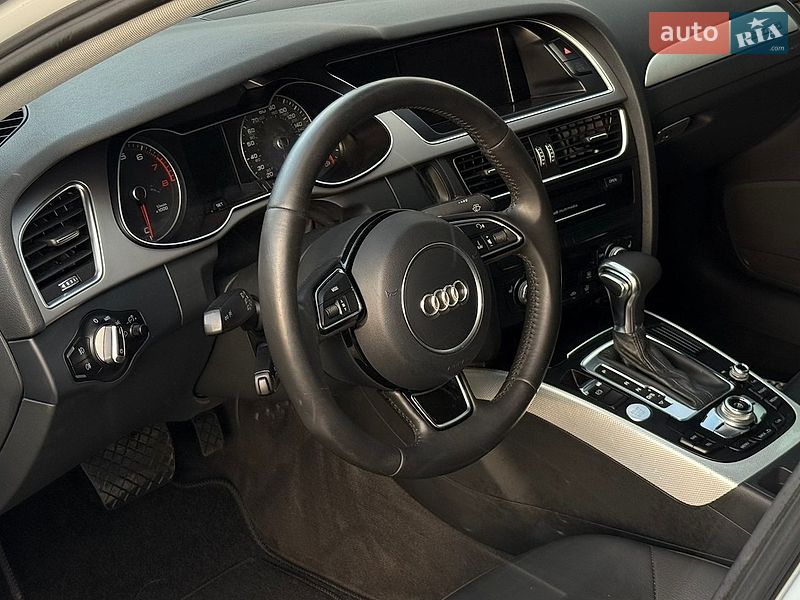 Седан Audi A4 2015 в Луцке