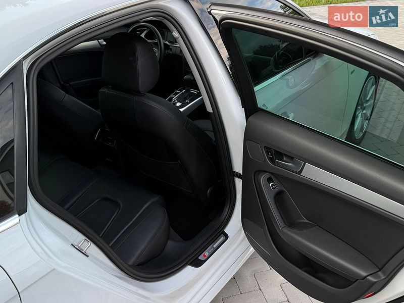 Седан Audi A4 2015 в Луцке