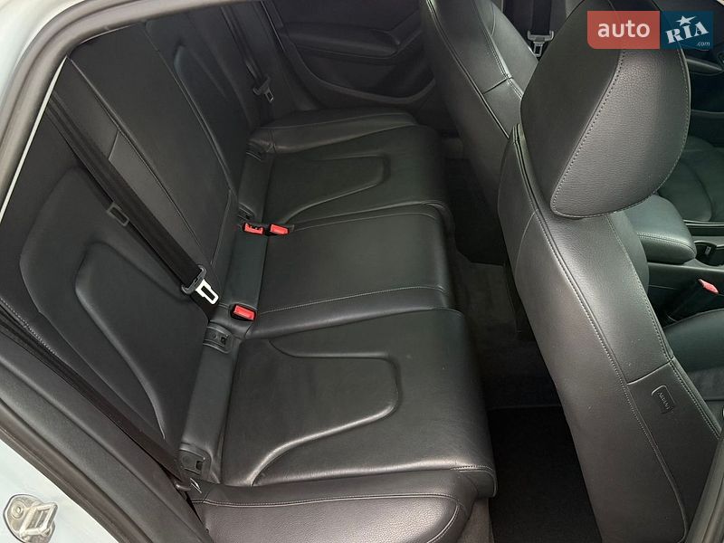 Седан Audi A4 2015 в Луцке