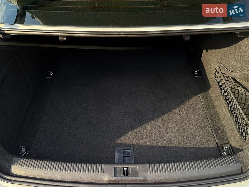 Седан Audi A4 2015 в Луцке