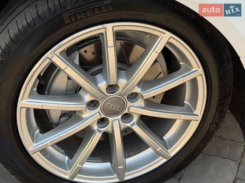 Седан Audi A4 2015 в Луцке
