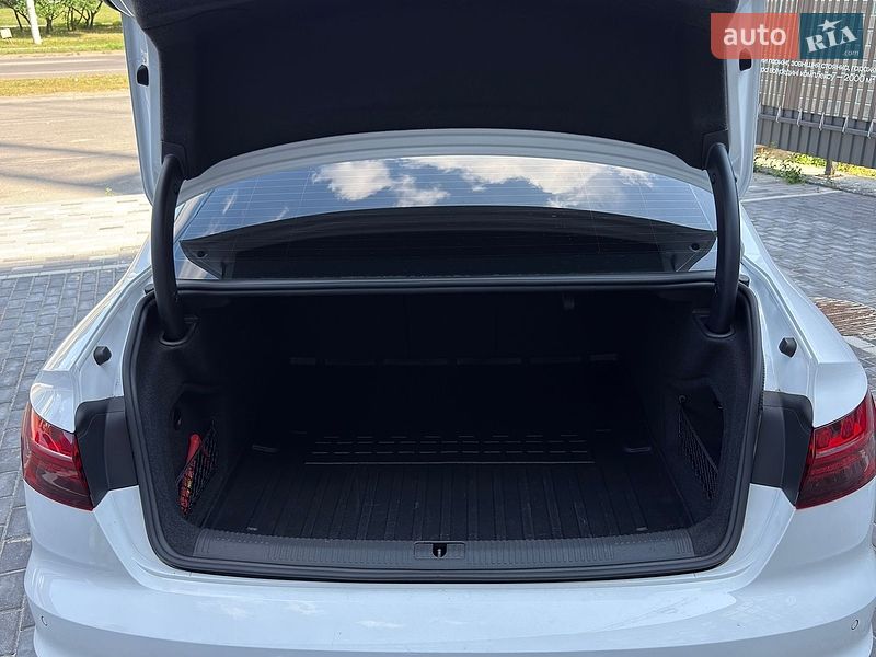 Седан Audi A4 2022 в Полтаве