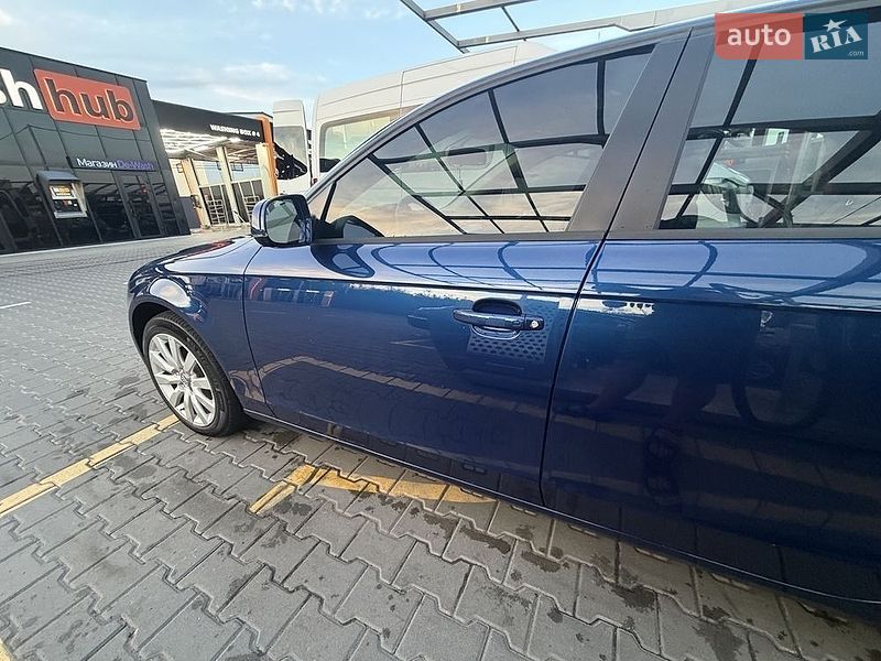 Седан Audi A4 2013 в Бучі